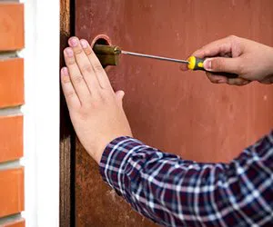 Lock Locksmith Tech Boston, MA 617-294-6217 - garage-door-locks